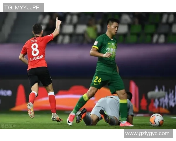 国安与上港比赛中的争议判罚回顾及其影响分析